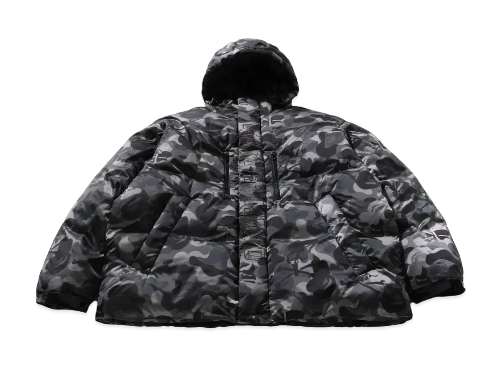 A BATHING APE x mastermind JAPAN Skull Camo Down Jacket "Black"