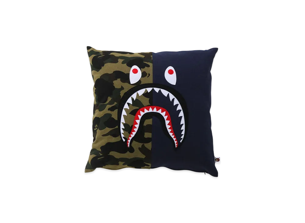A BATHING APE 1St Camo Shark Square Cushion "Navy"