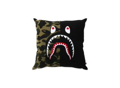 A BATHING APE 1St Camo Shark Square Cushion "Black"