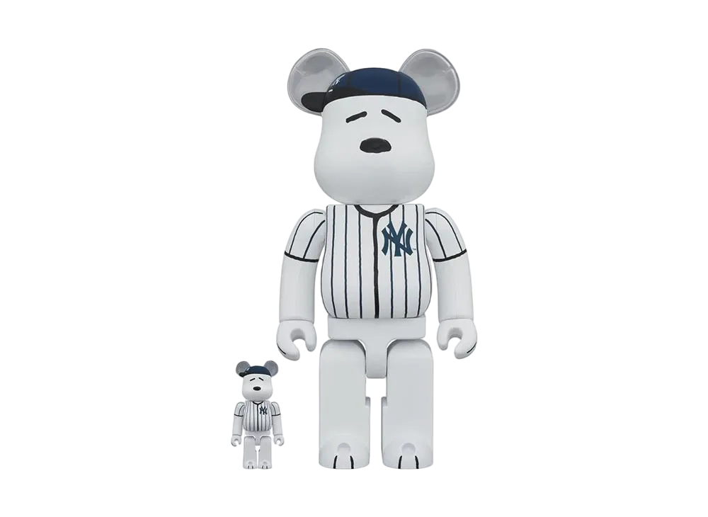 Bearbrick MLB x PEANUTS SNOOPY (NEW YORK YANKEES) 100% & 400%