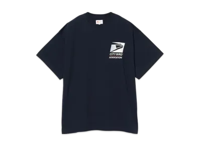 BEAMS Print T-Shirt City Bird Association Mail "Navy"