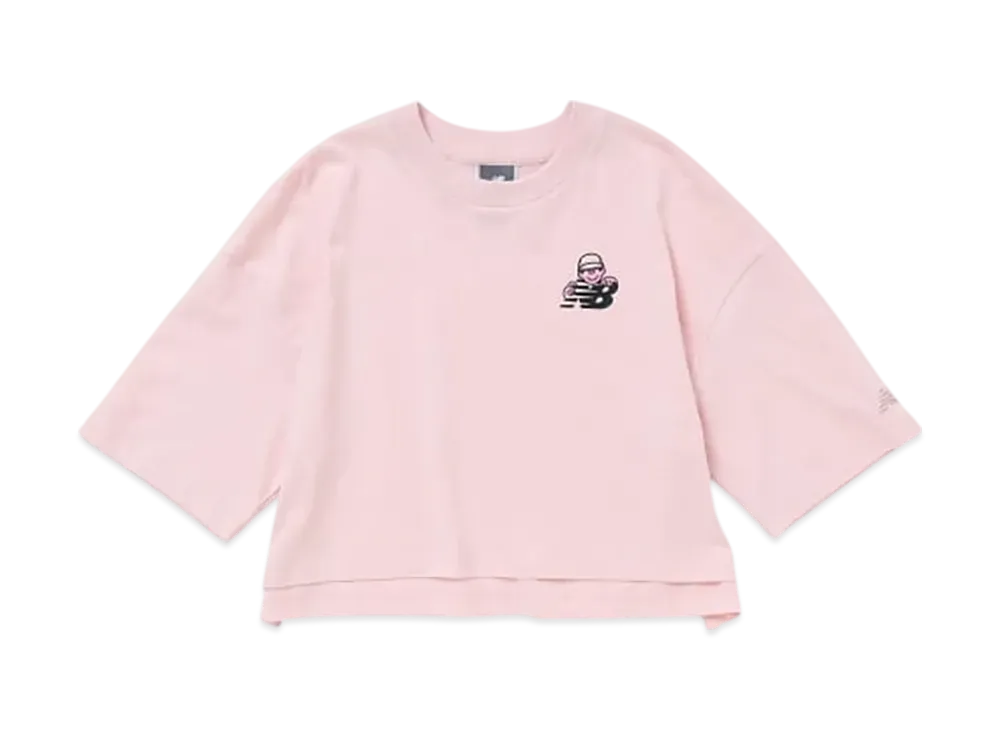 ビームスティー x ニューバランス x フェイスオカ レディース スモールロゴTシャツ "ローズシュガー"