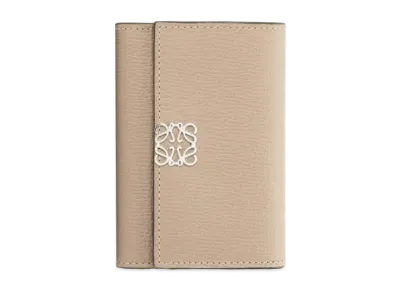 LOEWE Anagram Vertical Wallet Small Pebble Grain Calf "Sand"