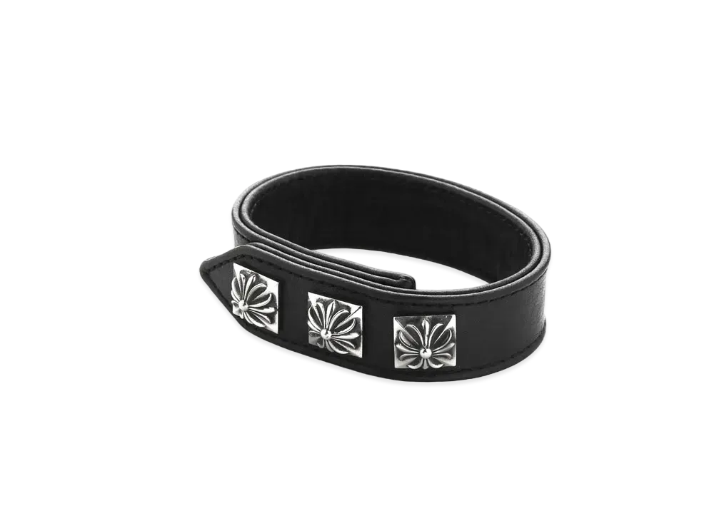 Chrome Hearts 3 Button 2 Snap Bracelet W / Pyramid Plus "Silver"