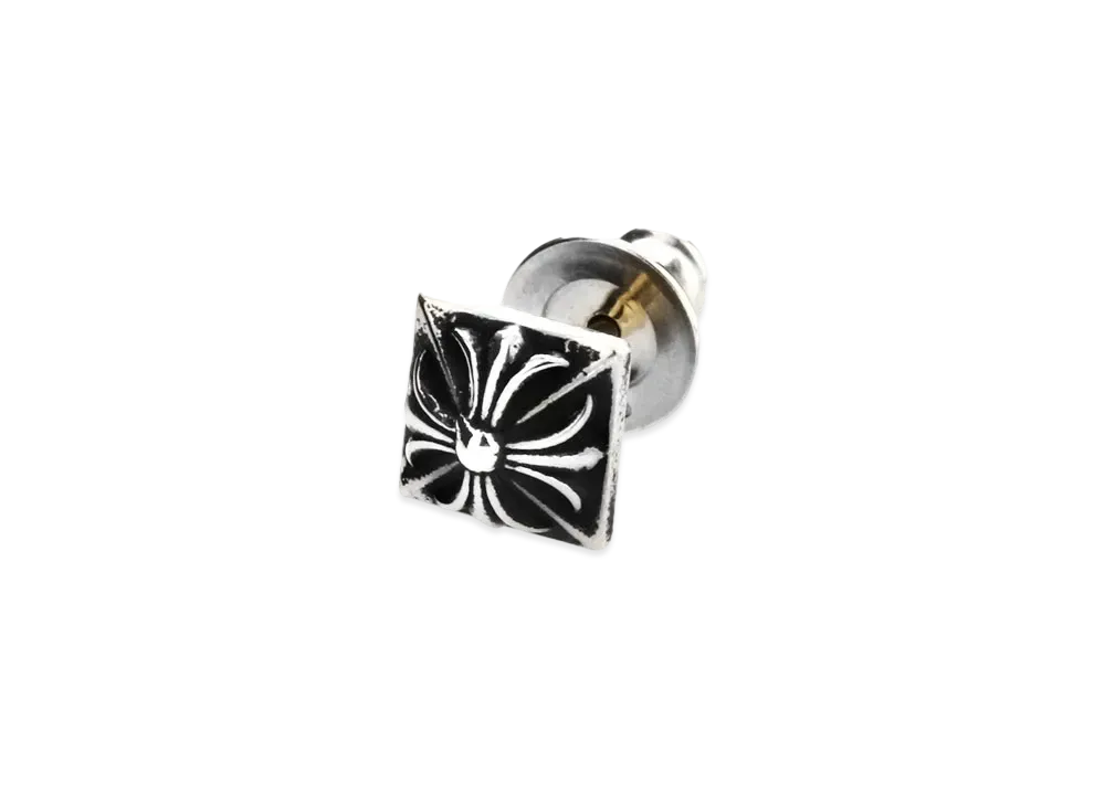 クロムハーツ ピラミッド プラス スタッド "シルバー"