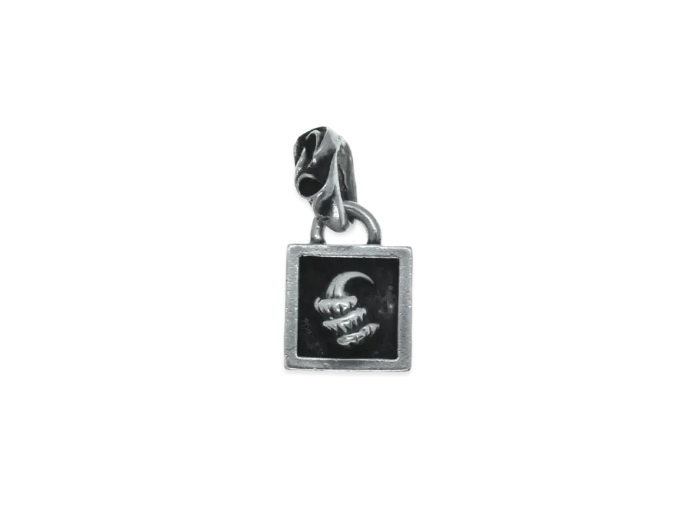 クロムハーツ フレームドクロー チャーム "シルバー"