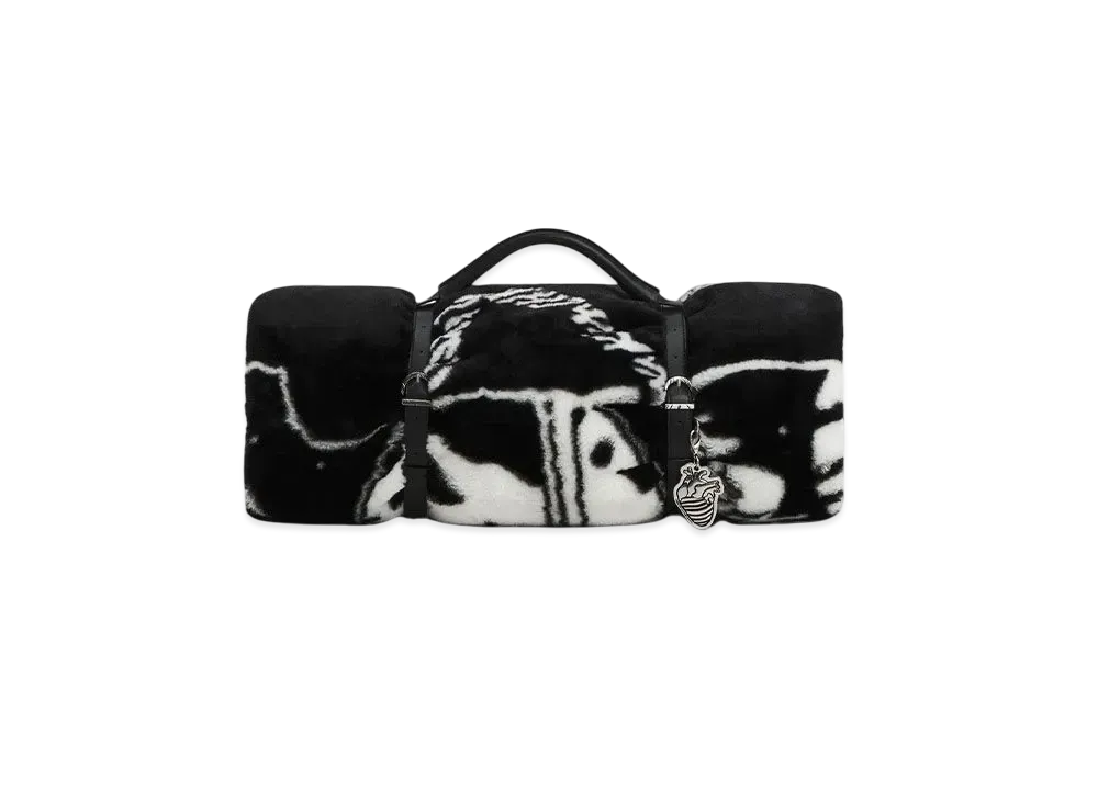 CHARLES & KEITH Illustration Heart Cosmo Blanket "Black"