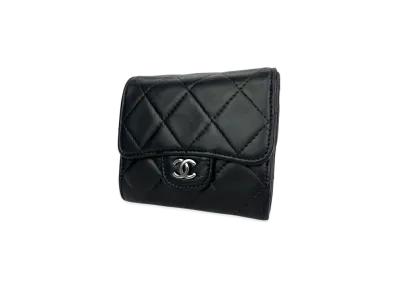 CHANEL Matelasse Lambskin Tri-Fold Wallet "Black"