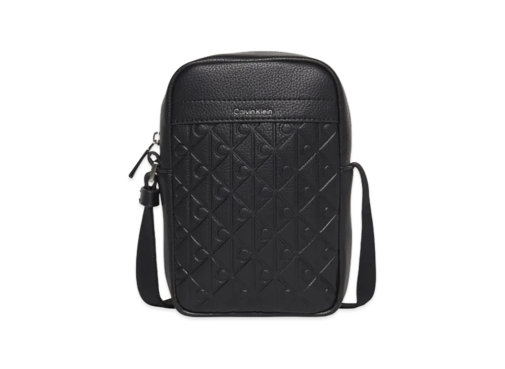 Calvin Klein Emblem AOP Embossed Slim Reporter "Black"