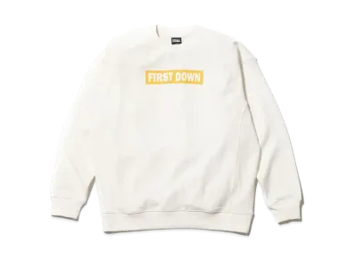 FIRST DOWN GRAPHIC CREW NECK SWEAT "Off White"