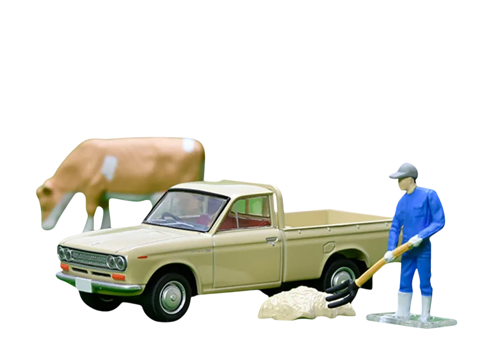 TOMYTEC "TOMICA LIMITED VINTAGE" 1/64 LV-195d Datsun 1300 Truck (Light Brown) With Figure