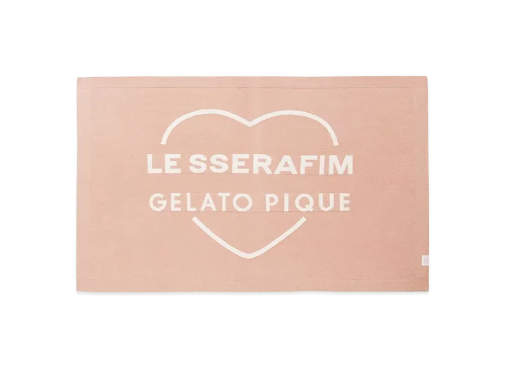 GELATO PIQUE x LE SSERAFIM Smoothy Blanket "Red"