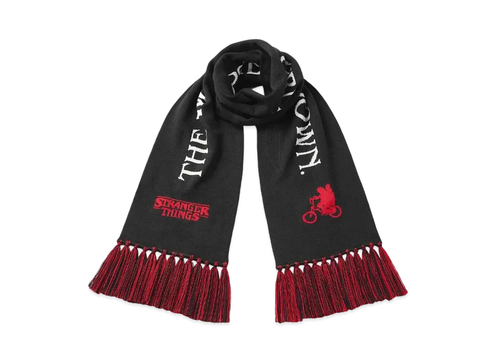 GU x Stranger Things Knitted Scarf "Black"