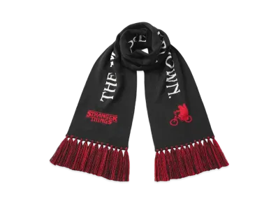 GU x Stranger Things Knitted Scarf "Black"
