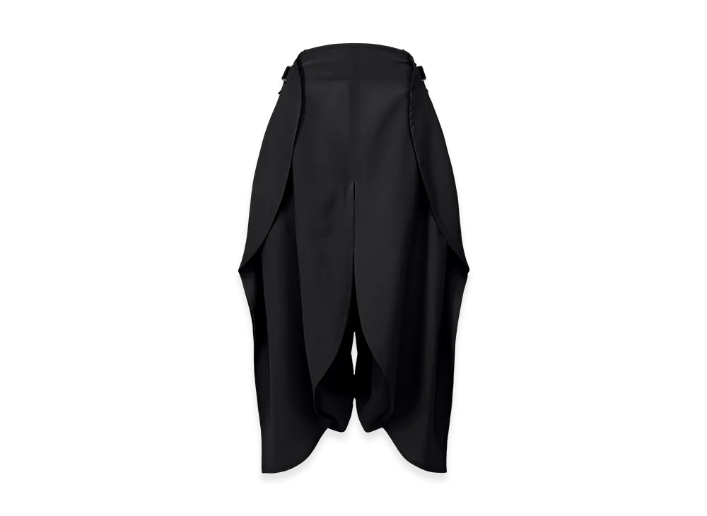 132 5. ISSEY MIYAKE Sequence "Black"