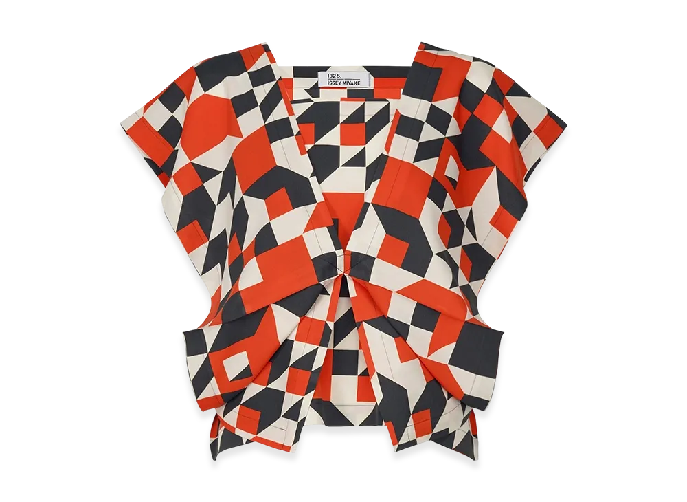 132 5. ISSEY MIYAKE Box Composition "Scarlet"