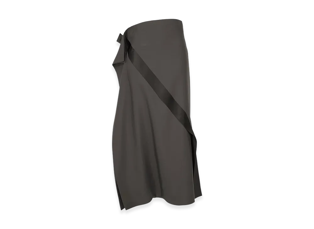 132 5. ISSEY MIYAKE Placement "Iron Gray"