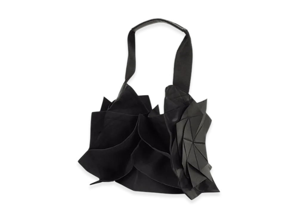 132 5. ISSEY MIYAKE Standard Bag "Black/Luster"