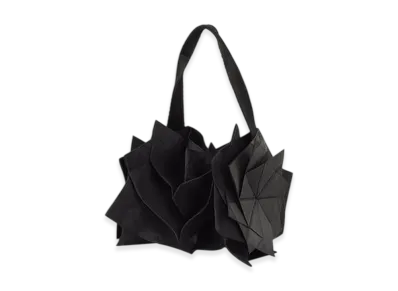 132 5. ISSEY MIYAKE Standard Bag "Black/Luster"