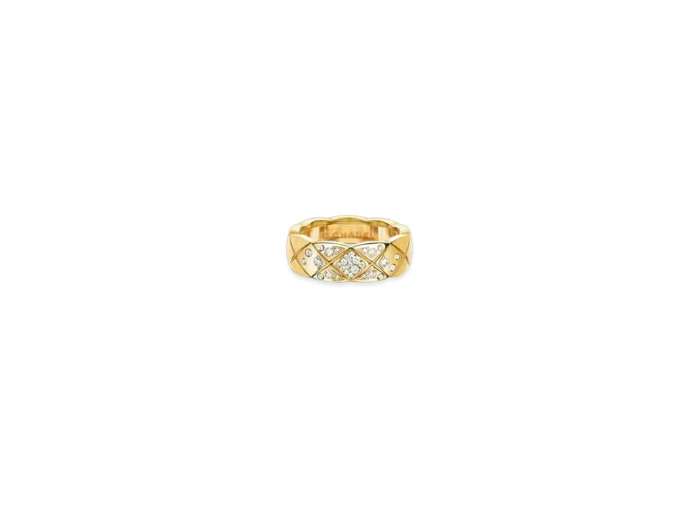 CHANEL Coco Crush Ring Quilted Motif, Small Version, 18K Yellow Gold, Diamonds