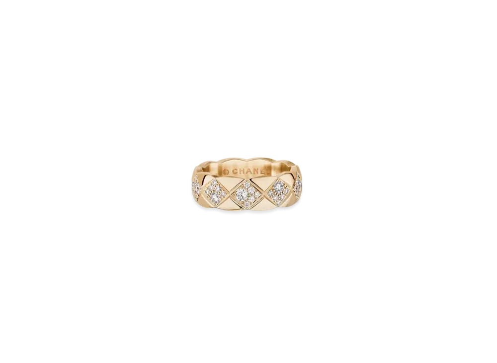 CHANEL Coco Crush Ring Quilted Motif Small Version 18K Diamonds "Beige Gold"