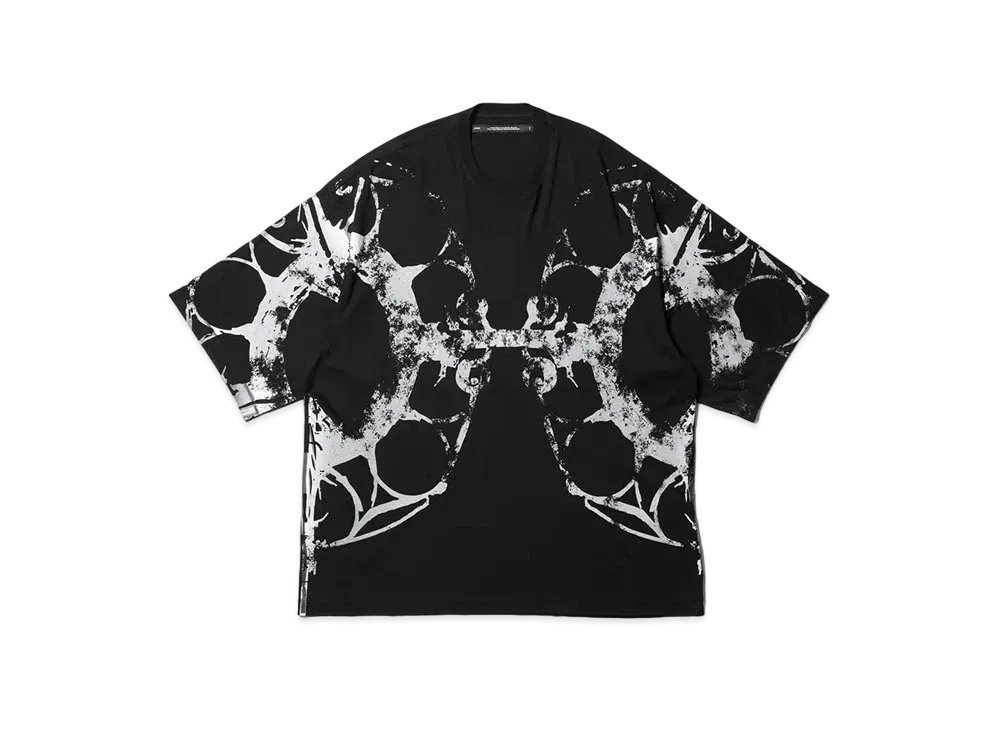 JULIUS Printed Oversized T-Shirt "Black"