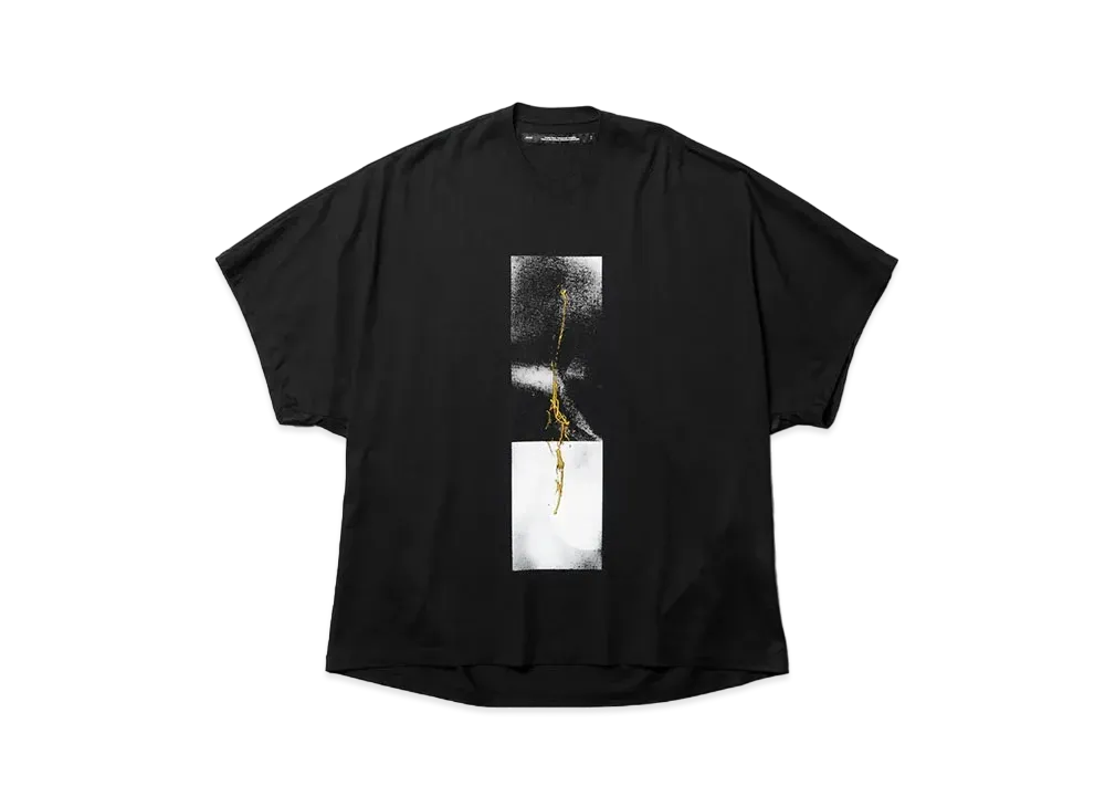 JULIUS Disarray Embroidered Kite Top "Black"