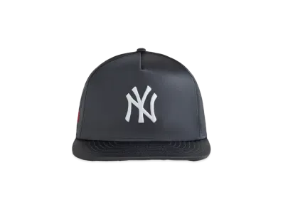 Kith x New Era For The New York Yankees Satin 9FORTY Snapback "Vague"