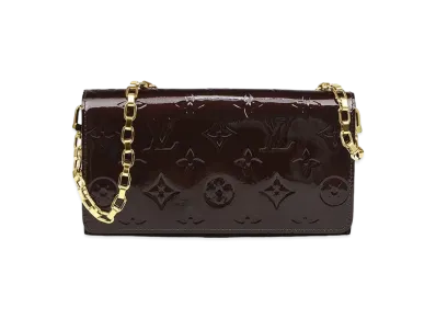 Louis Vuitton Sarah Wallet Chain Vernis "Amarante"