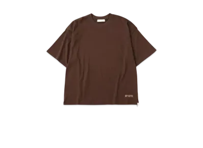 mastermind WORLD Boxy Cursive Logo Tee "Brown"