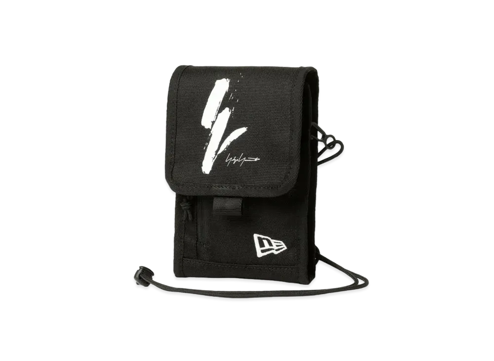 ニューエラ x ヨウジヤマモト FW23 シグネチャーロゴ Yモチーフ ネックポーチ 0.3L "ブラック"