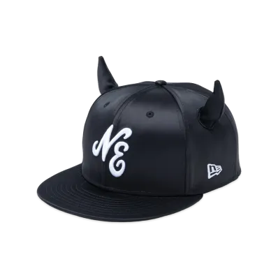 NEW ERA 59Fifty Halloween Satin Horn Classic Logo "Black"