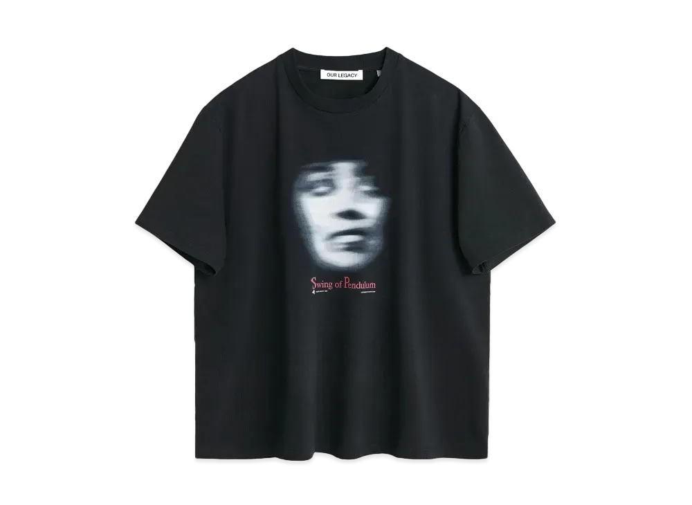 アワーレガシー ボックス T シャツ スウィング オブ ペンデュラム プリント "ブラック"