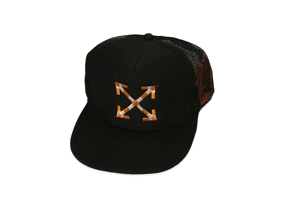 オフホワイト MCA フィギュア オフ スピーチ アローズ トラッカー ハット "ブラック"