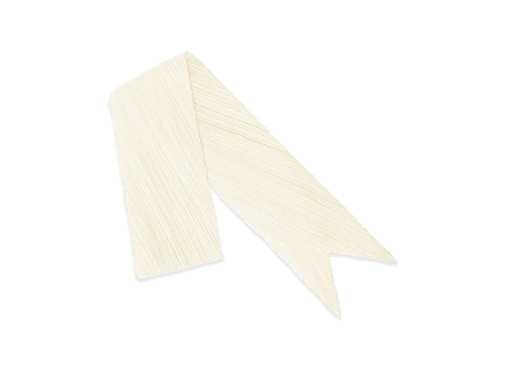 美品　PLEATS PLEASE イッセイミヤケ ベーシックスカーフ　ホワイト ISSEY MIYAKE(イッセイミヤケ) スカーフ(レディース) - 海外通販