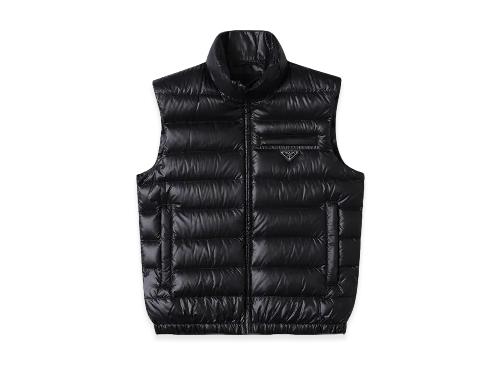 プラダ トライアングルロゴ グースダウンベスト "ブラック" SGH065_11HU_F0002