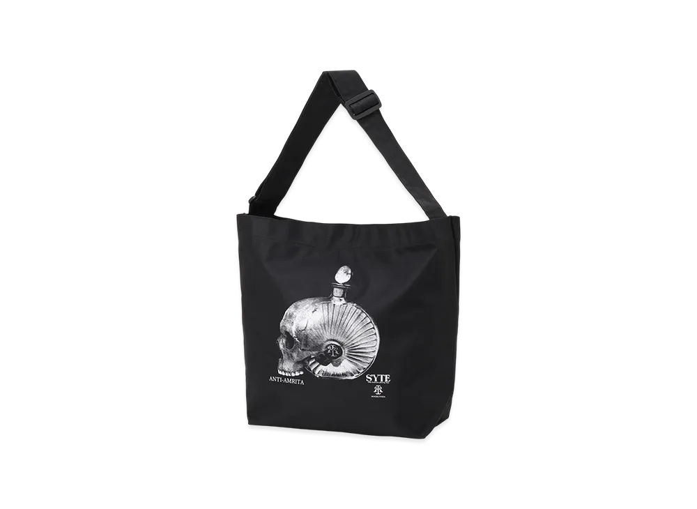S'YTE x Koichi Iyoda Artwork Printed Bag -Scorpio- "Black"