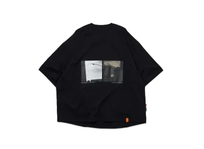 TIGHTBOOTH x GOOPiMADE Super Wide Logo Tee "Black"