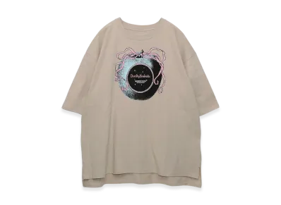 UNDERCOVER x Dorothy Hendricks Gilapple Clock Tee "Sand Beige"