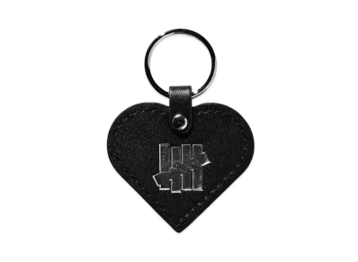 UNDEFEATED Heart Keychain "Black"