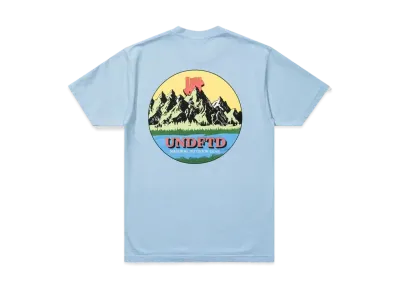 UNDEFEATED Natural S/S Tee "Lt Blue"