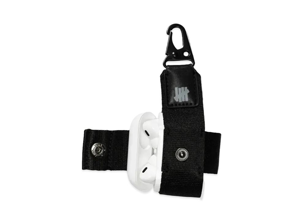 UNDEFEATED Airpod Keychain "Black"