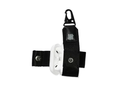 UNDEFEATED Airpod Keychain "Black"