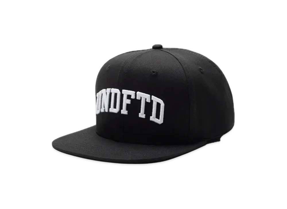 UNDEFEATED Arch Snapback "Black"