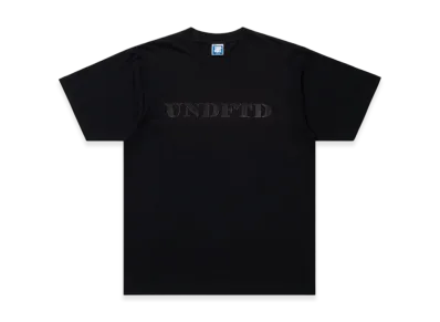 UNDEFEATED Stencil S/S Tee "Black"