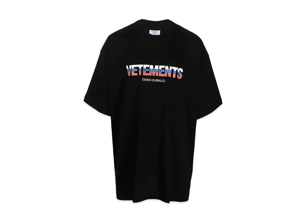 ヴェトモン ロシア ロゴ Tシャツ "ブラック"