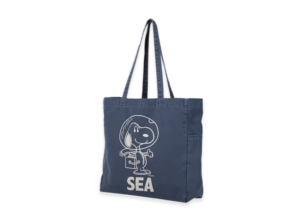 WIND AND SEA x SMOOTHY Snoopy Pigment Tote Bag "Navy"
