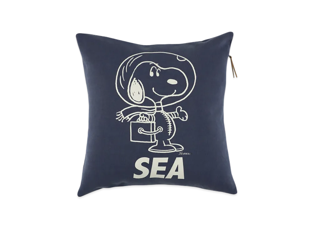 WIND AND SEA x SMOOTHY Snoopy Pigment Cushion Cover "Navy"