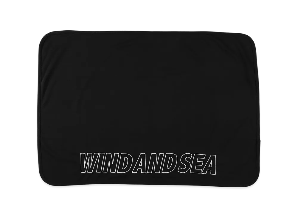 WIND AND SEA Fleece Blanket "Black"