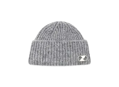 WE11DONE Metal Logo Short Beanie "Light Gray"